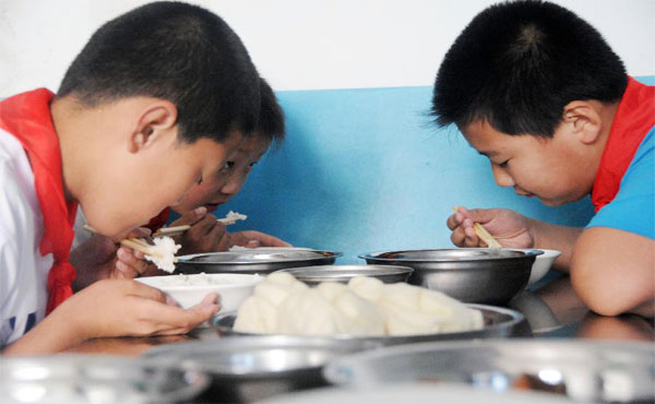 學生營養餐配送變成了“問題餐”誰來負責？